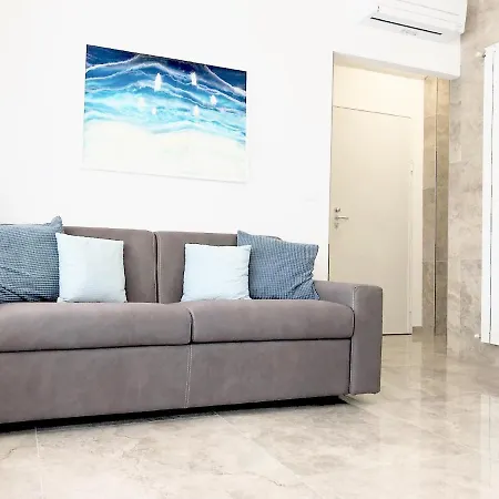 Garibaldi - Center Apartman *